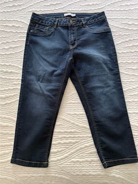 Woman’s Dark Blue Stretch capri jeans
